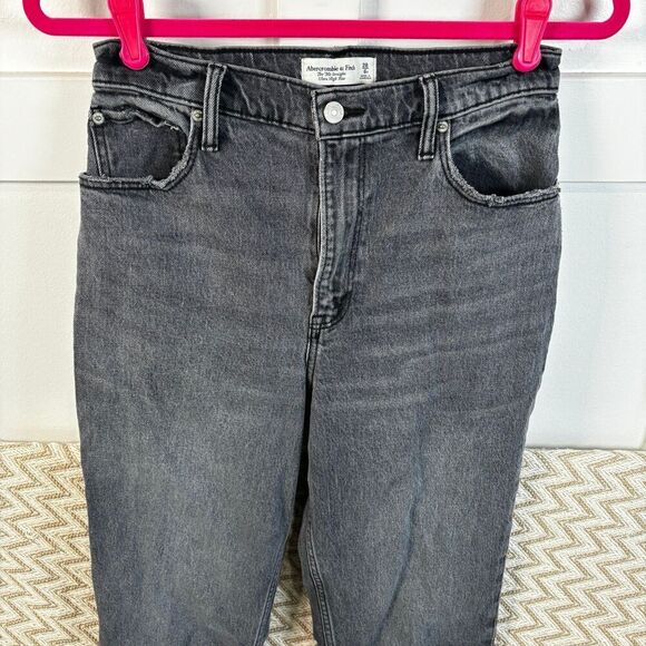 Abercrombie & Fitch The 90’s Straight Ultra High Rise Jeans - Picture 2 of 6